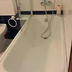 Δωμάτια σε οικογενειακή κατοικία Duplo Com Varanda No Centro De *