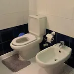 Δωμάτια σε οικογενειακή κατοικία Duplo Com Varanda No Centro De *