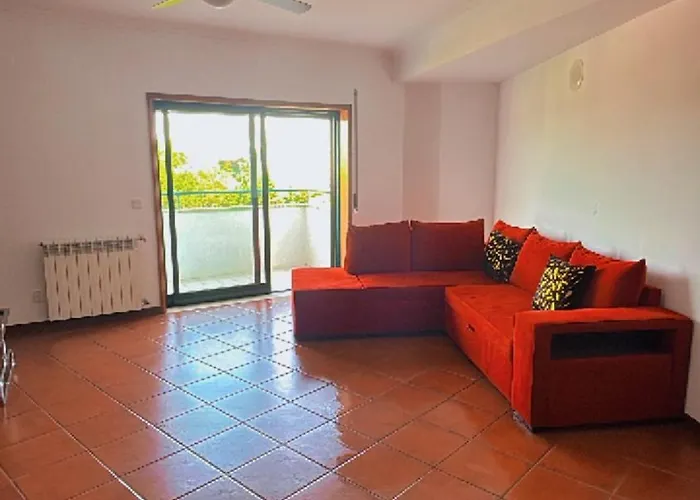 Duplo Com Varanda No Centro De *